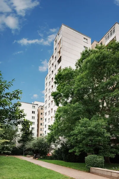 2-Zimmer-Wohnung mit Loggia und viel Gestaltungspotenzial sucht neue Mieter! — photo 1